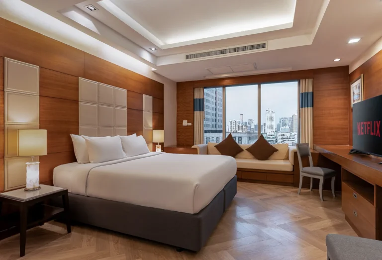executive-one-bedroom-jacuzzi-suite-sukhumvit