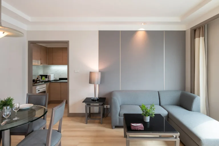 1-bedroom-hotel-with-kitchenette-bangkok-living-area