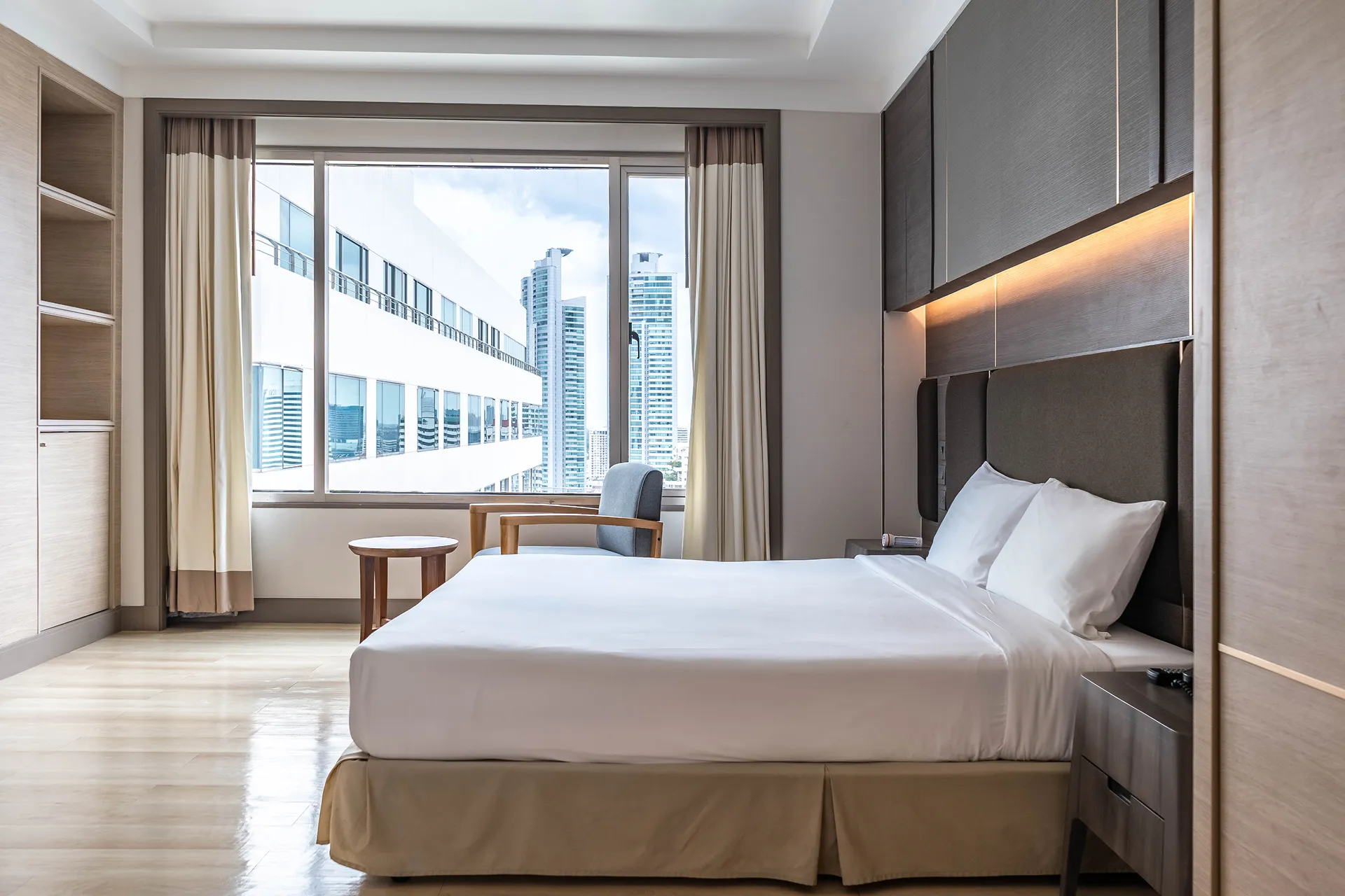 1-bedroom suite bangkok hotel with kitchen 5-star