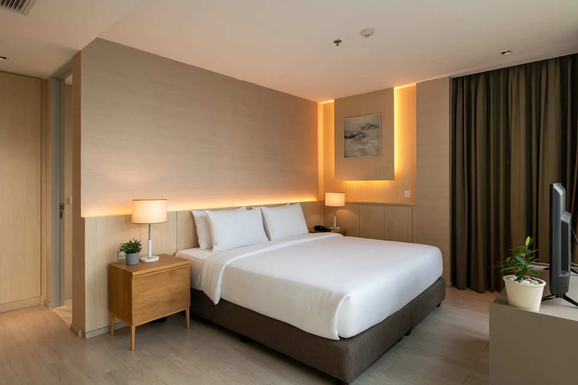 thonglor 1-bedroom suite garden skytrain 5-star-hotel