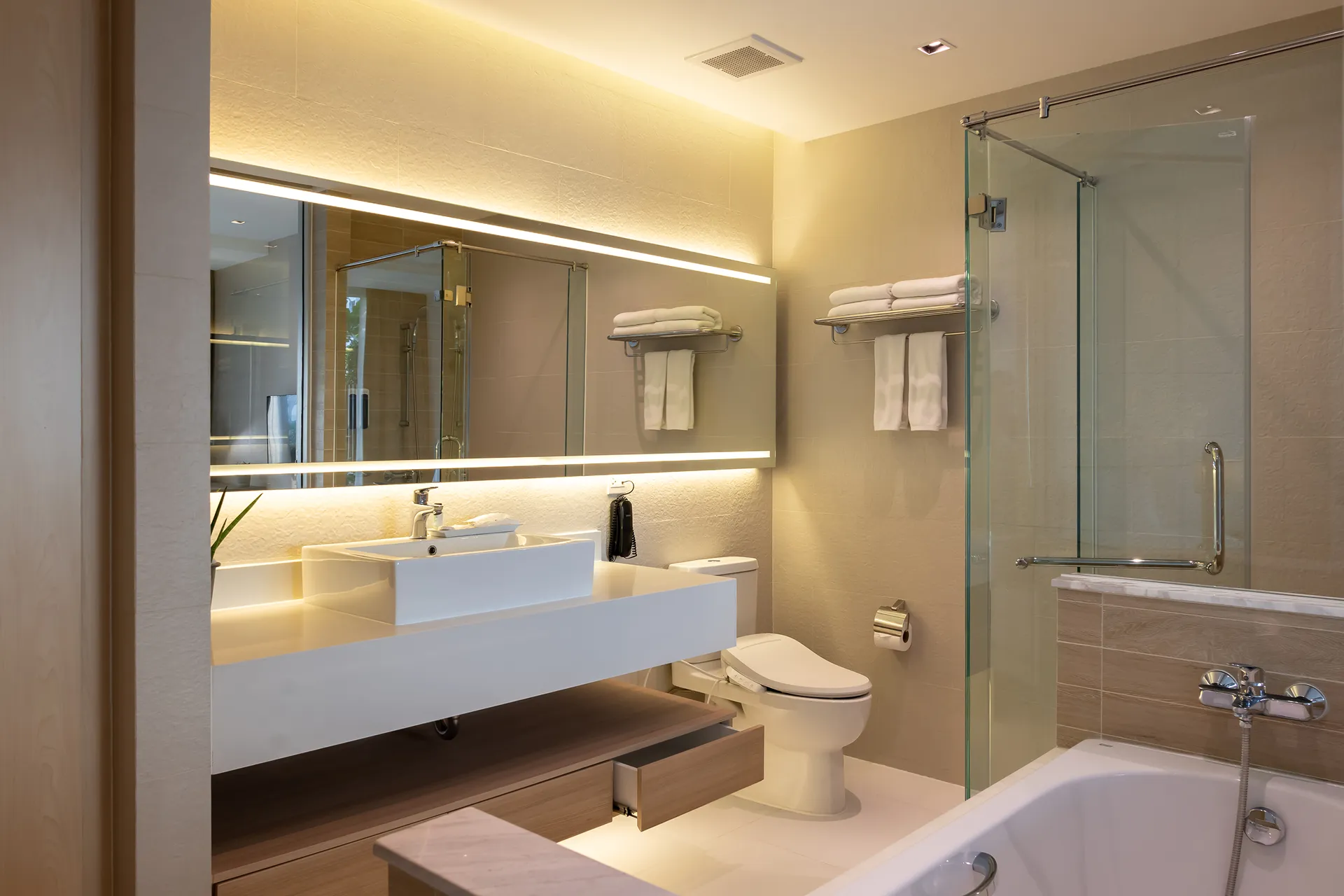 suite 2-bedroom garden bts thonglor 5-star-hotel