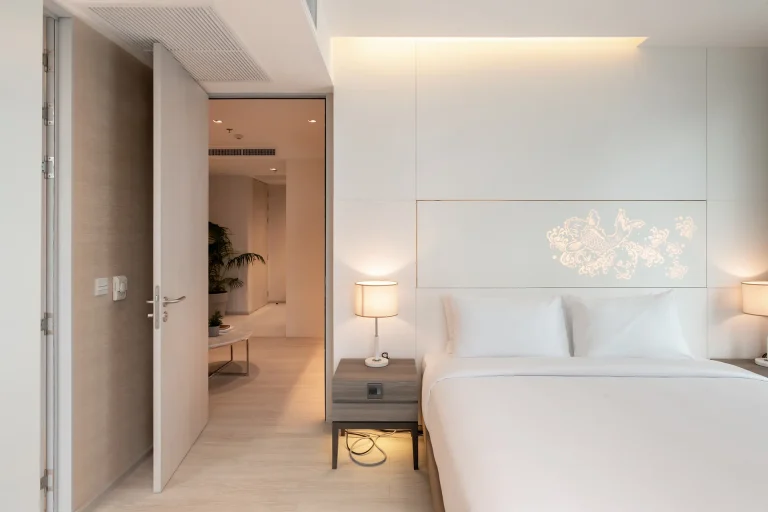 2-bedroom-serviced-apartment-kitchen-bts-thonglor-5-star-hotel