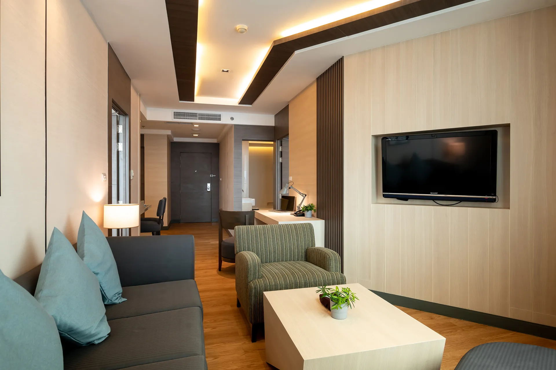 2 bedroom serviced apartment Sukhumvit with kitchen.