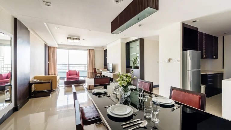 2-bedroom-suite-bangkok-5-star-family-hotel-near-bts