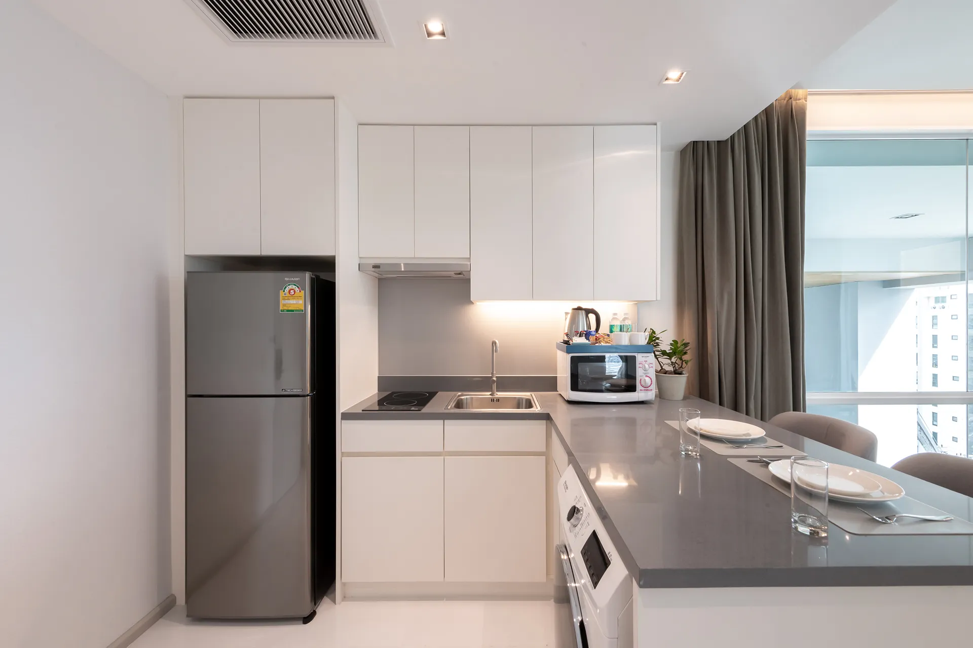 2-bedroom suite with kitchen thonglor skytrain 5-star-hotel