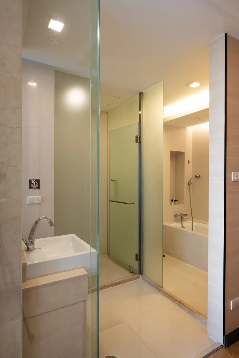 2-double-beds-hotel-room-with-kitchen-bangkok