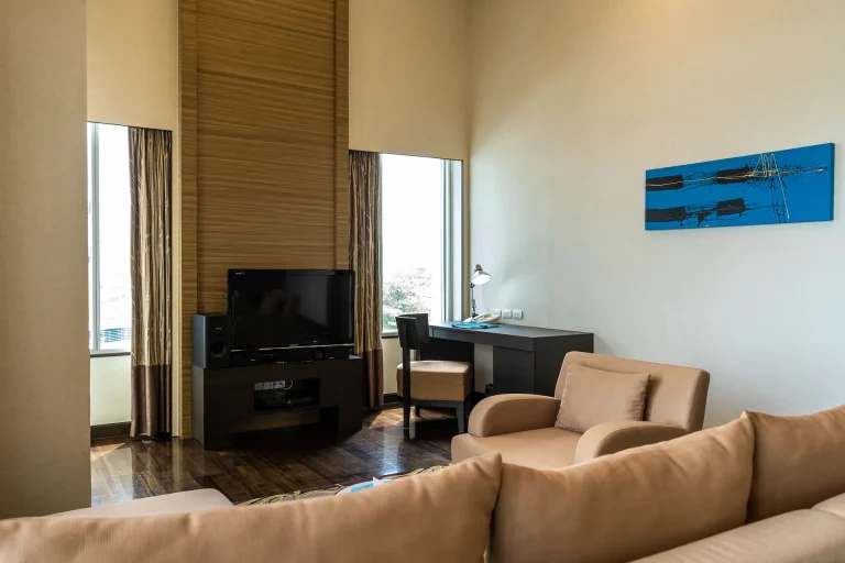 5-star-bangkok-luxury-suite-next-to-bts-skytrain-hotel