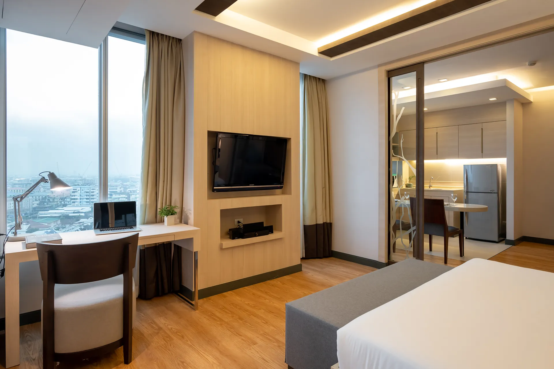 5-star sukhumvit hotel suite with kitchenette bangkok skytrain