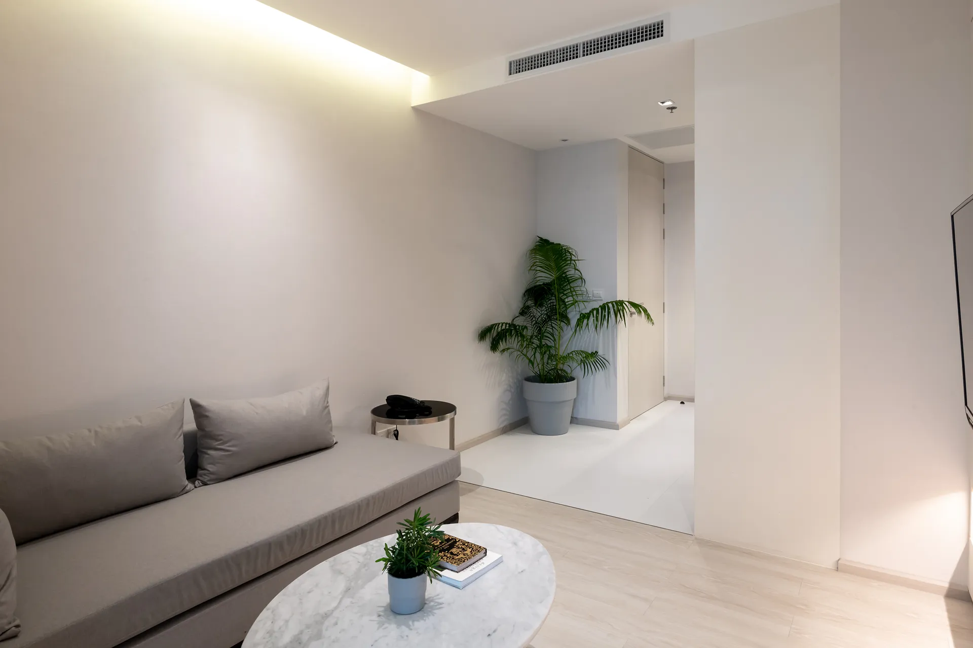 serviced 2-bedroom apartment kitchen bts thonglor 5-star-hotel