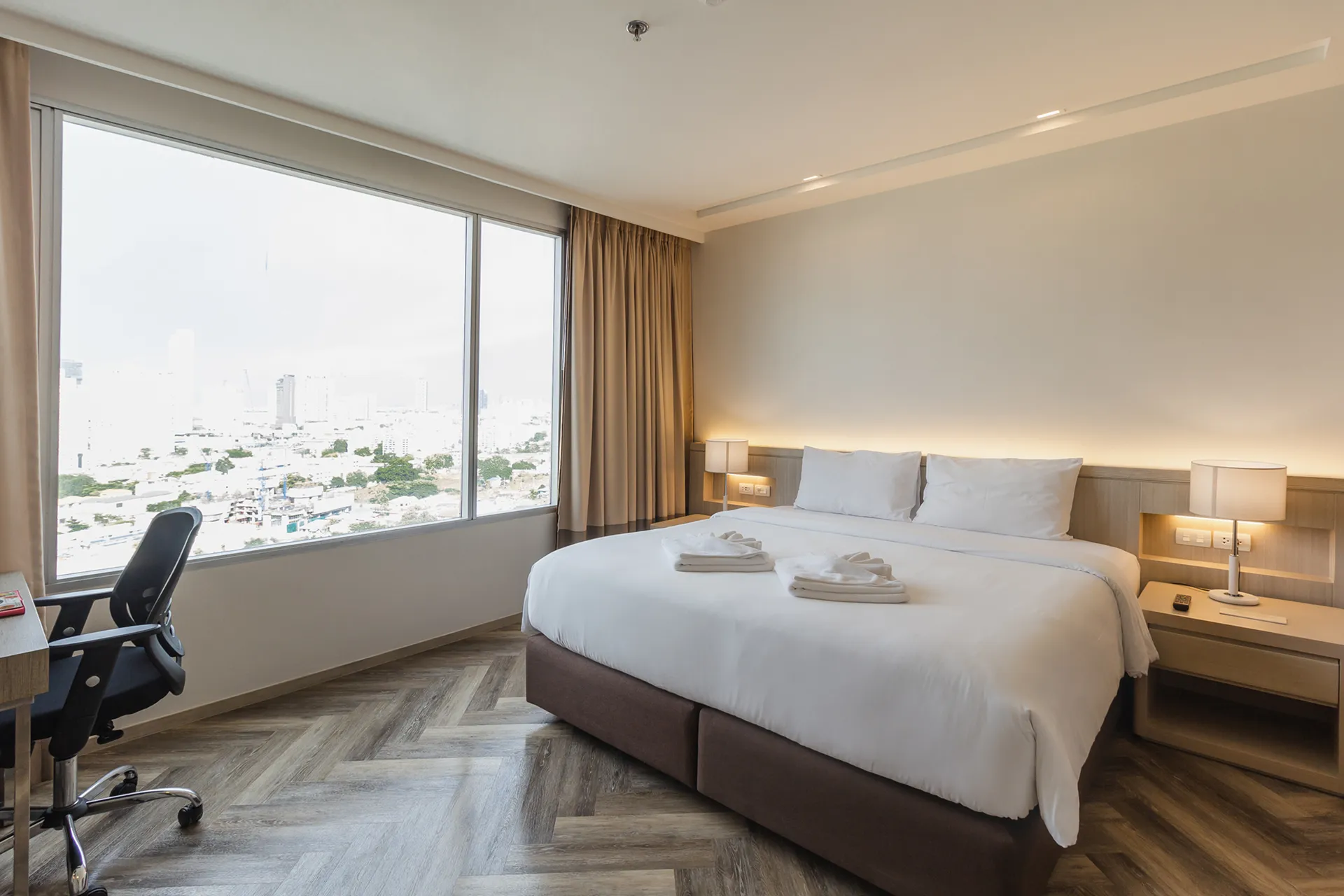 apartment-style bangkok hotel 5-star