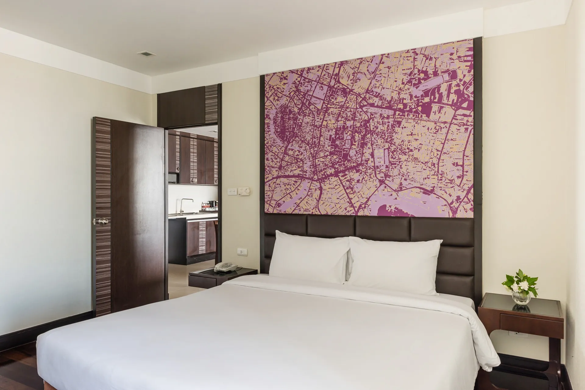 hotel bangkok 1-bedroom suite 5-star