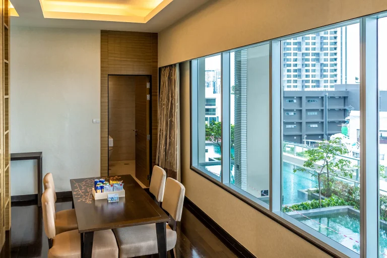 bangkok-hotel-luxury-suite-next-to-bts-skytrain-5-star