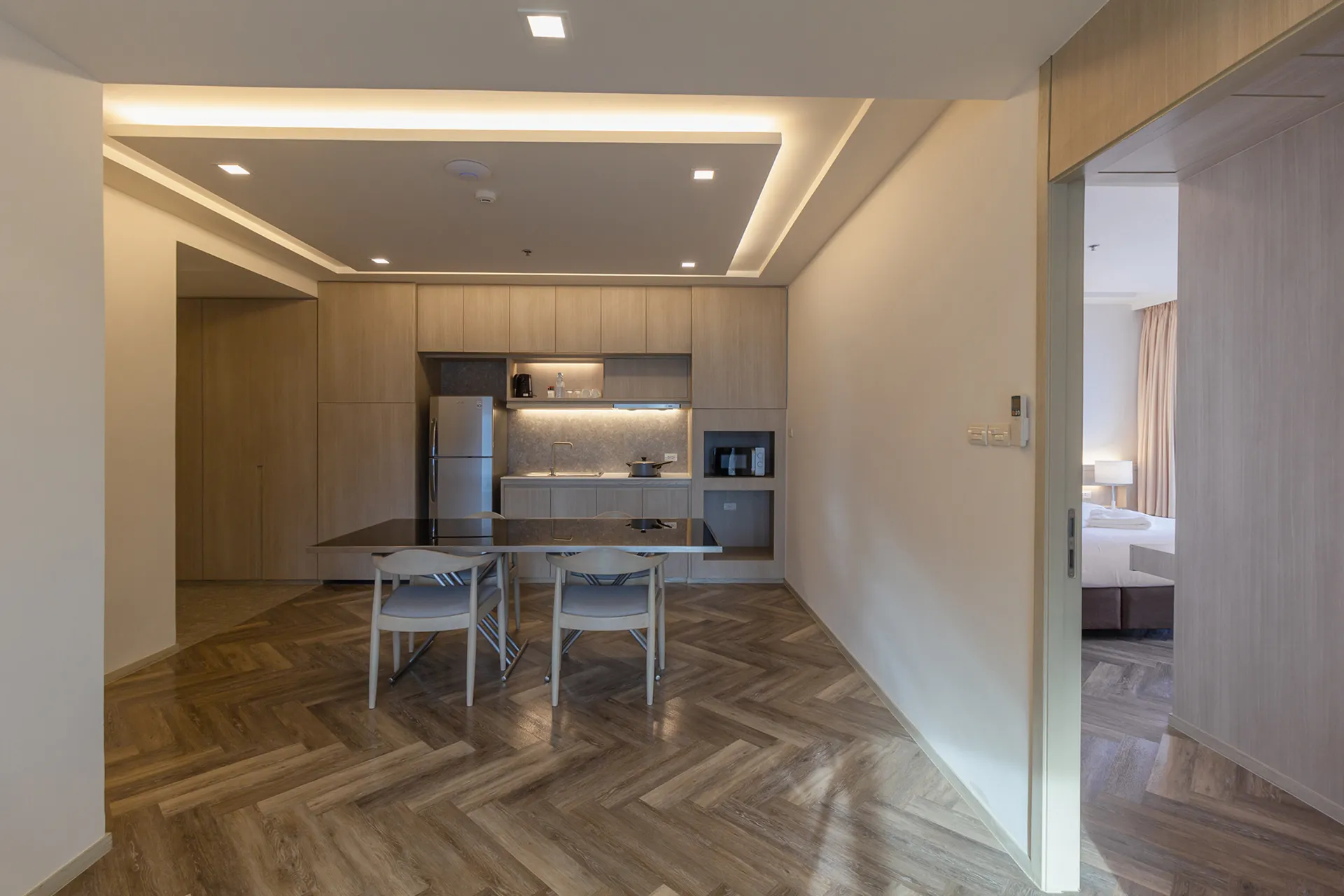 Bangkok residence hotel Rama 4 5-star room interior.