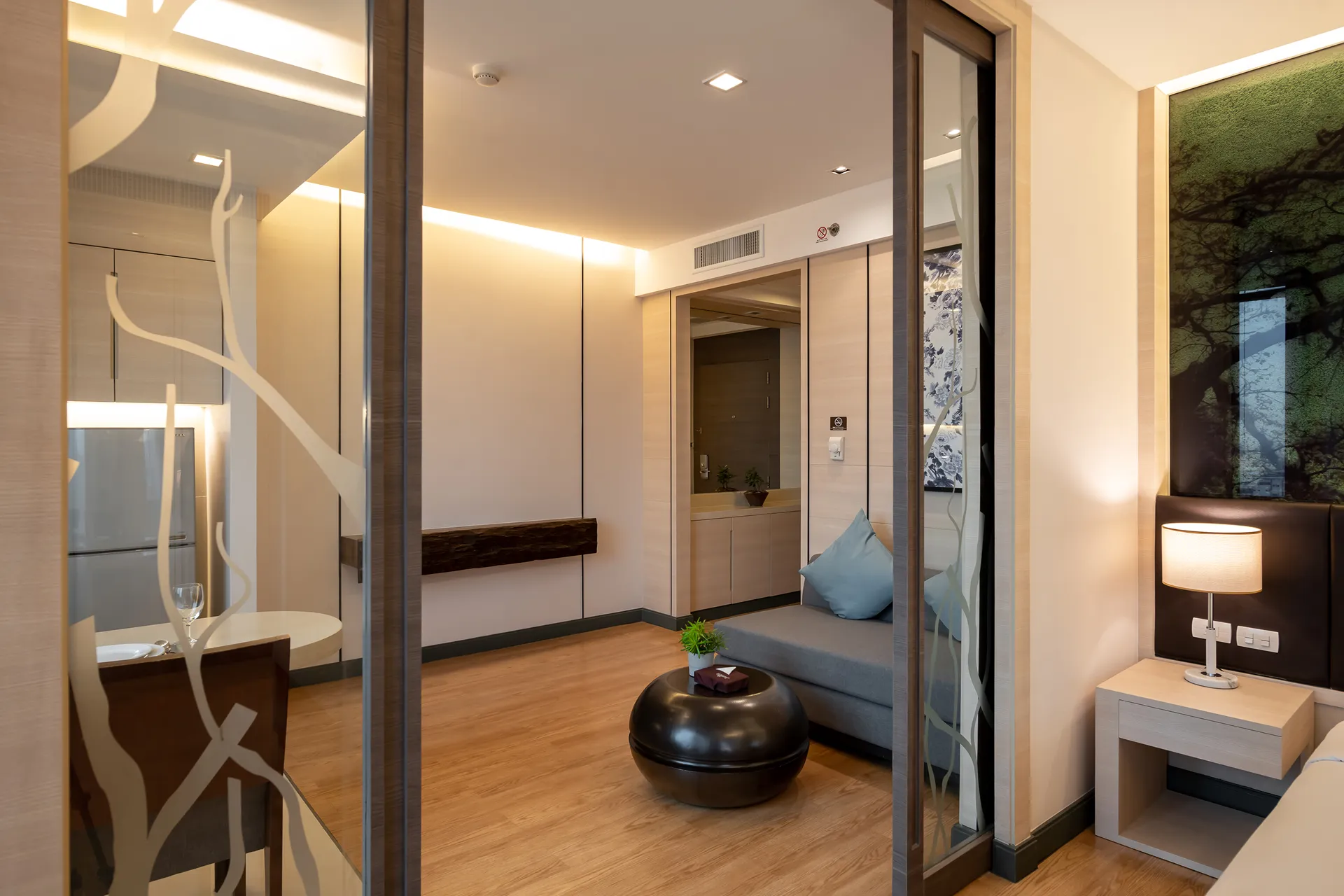 bangkok skytrain 5-star sukhumvit hotel suite with kitchenette
