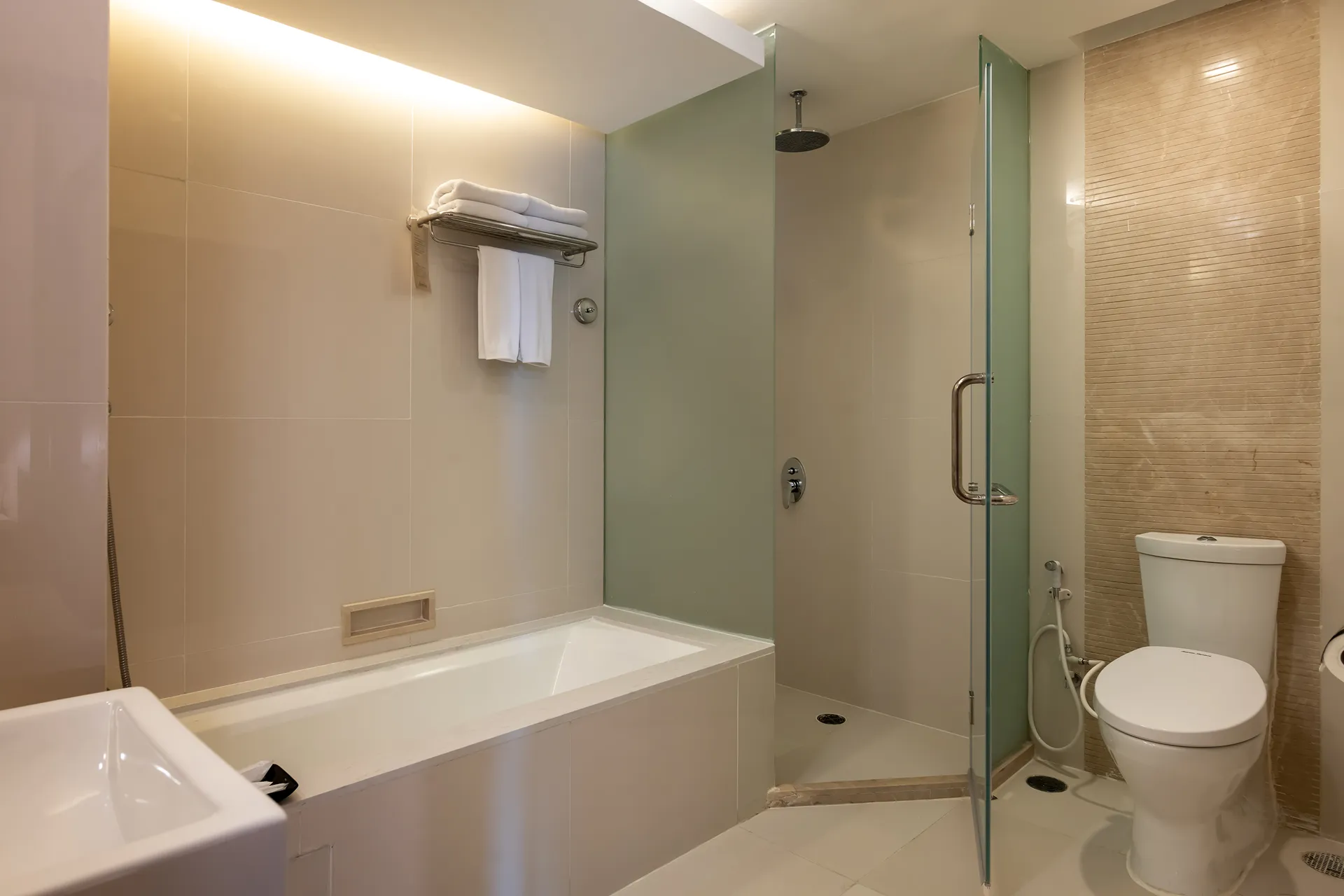 Bedroom 2 serviced apartment Sukhumvit with kitchen.