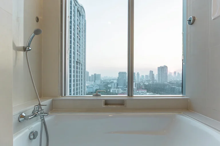 bts-skytrain-bangkok-next-to-sukhumvit-hotel-suite