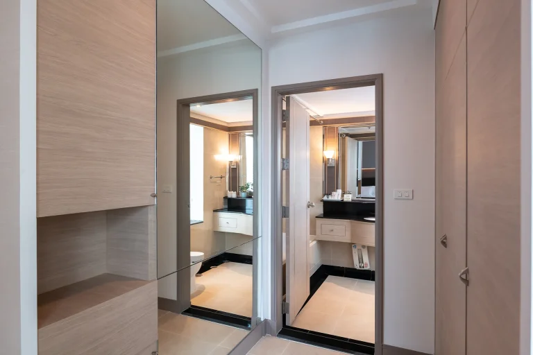 city-hotel-sukhumvit-studio-with-kitchen-comfortable-bed