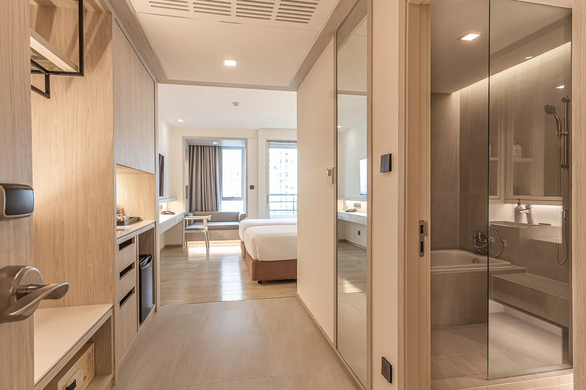 deluxe-exclusive-hotel-near-ekkamai-bts-7_result
