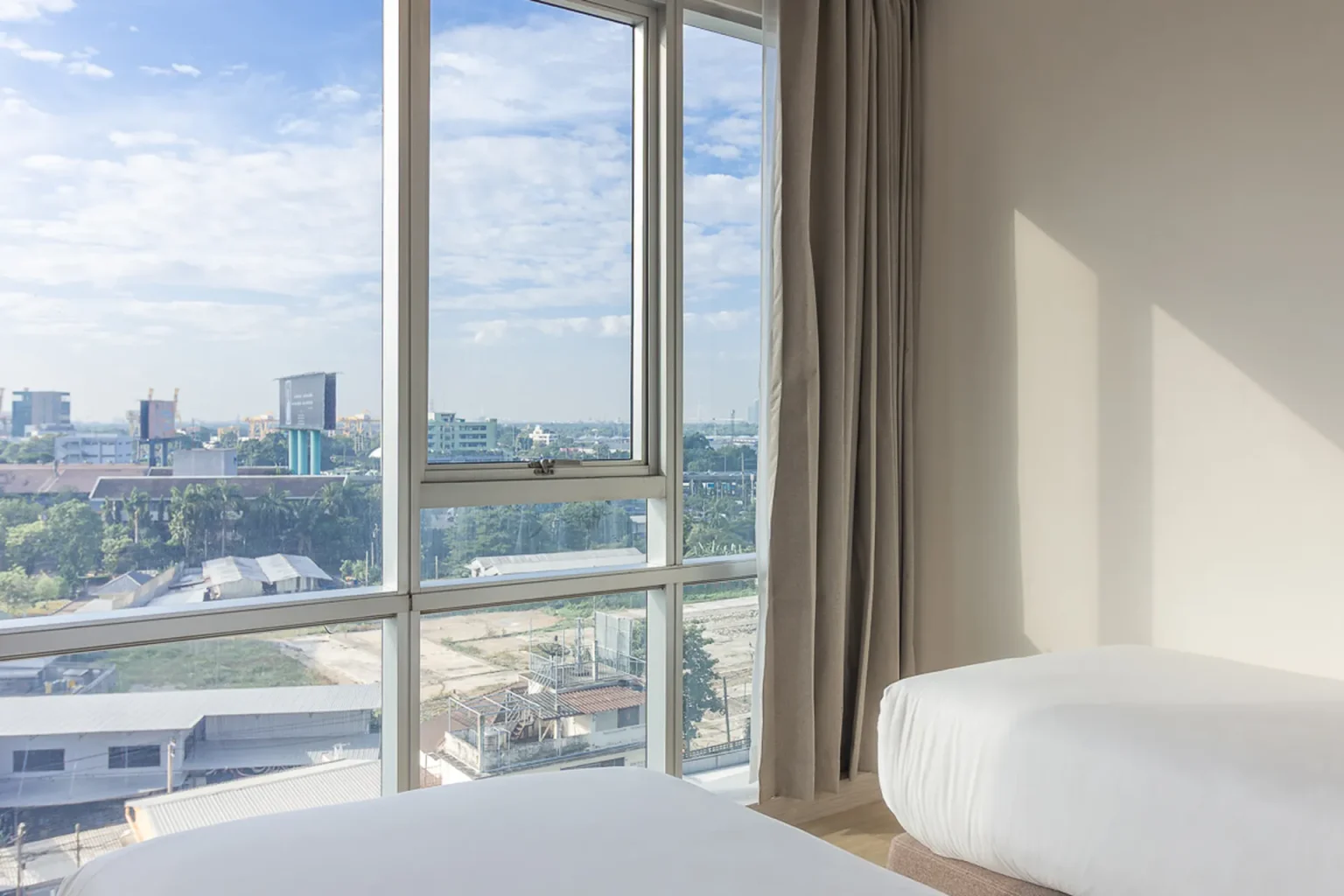 Hotel with 2 Double Beds Kitchen Sukhumvit 71 5-star bedroom.