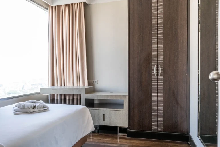 family-room-2-bedroom-bangkok-hotel-bathroom