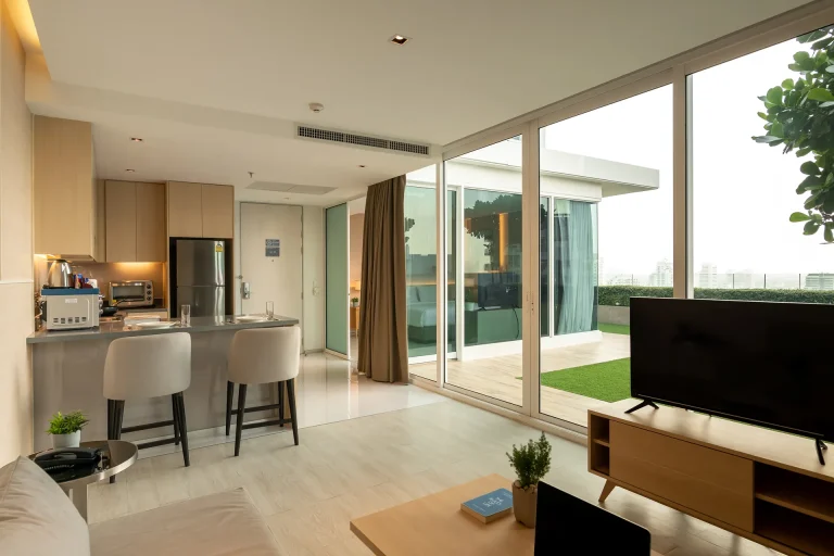 garden-1-bedroom-suite-thonglor-skytrain-5-star-hotel