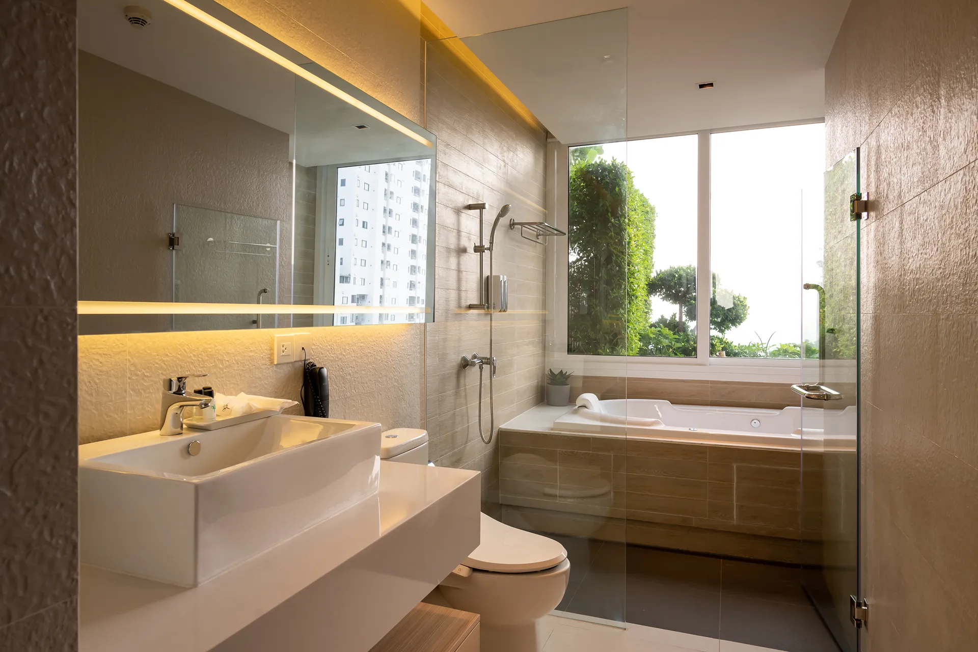 garden suite 1-bedroom thonglor skytrain 5-star-hotel