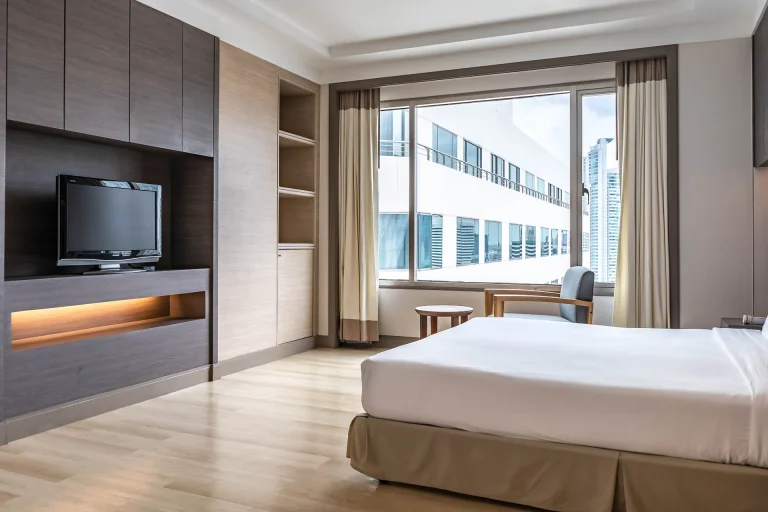 hotel-bangkok-1-bedroom-suite-with-kitchen-5-star