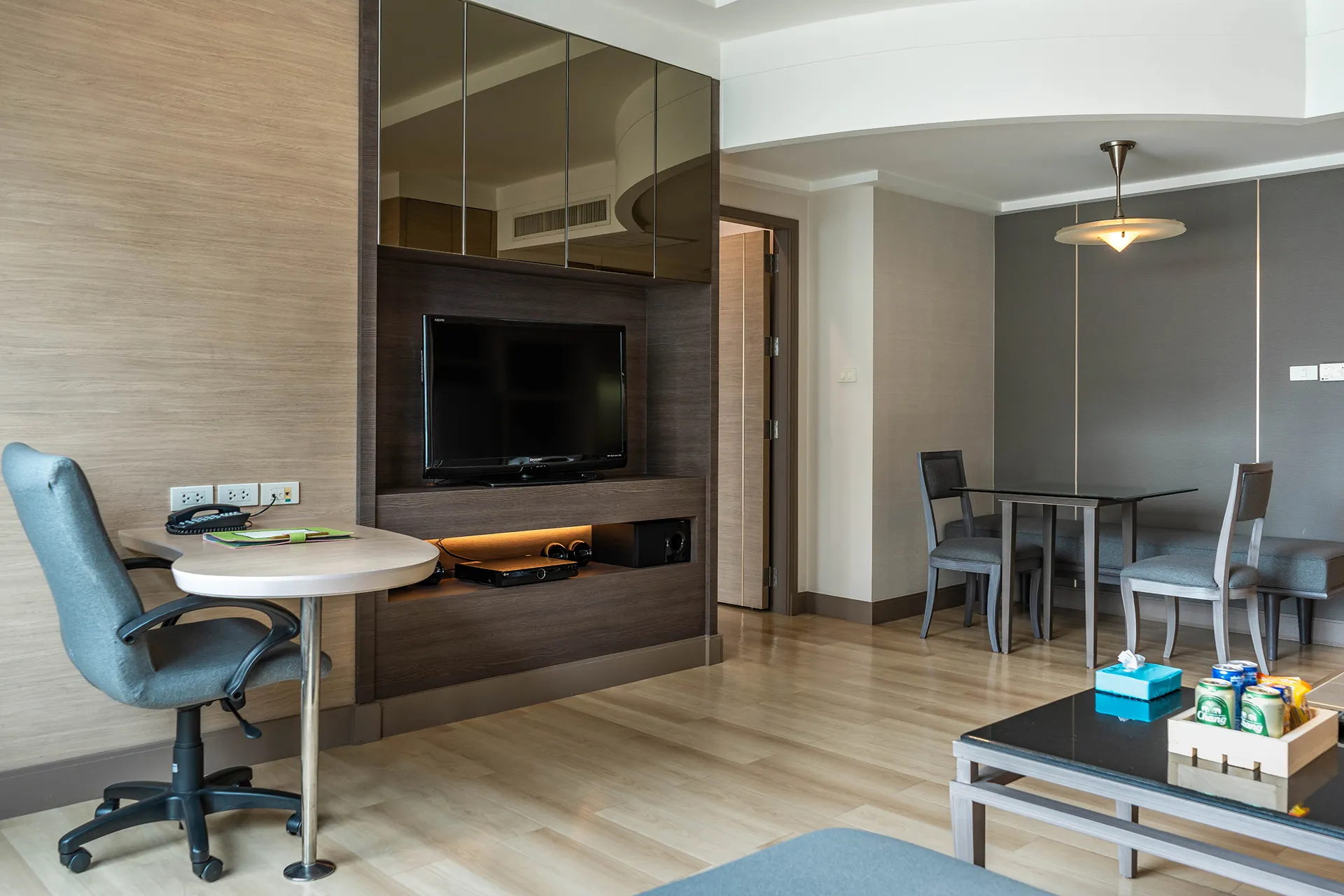 1-bedroom bangkok hotel suite with kitchen 5-star