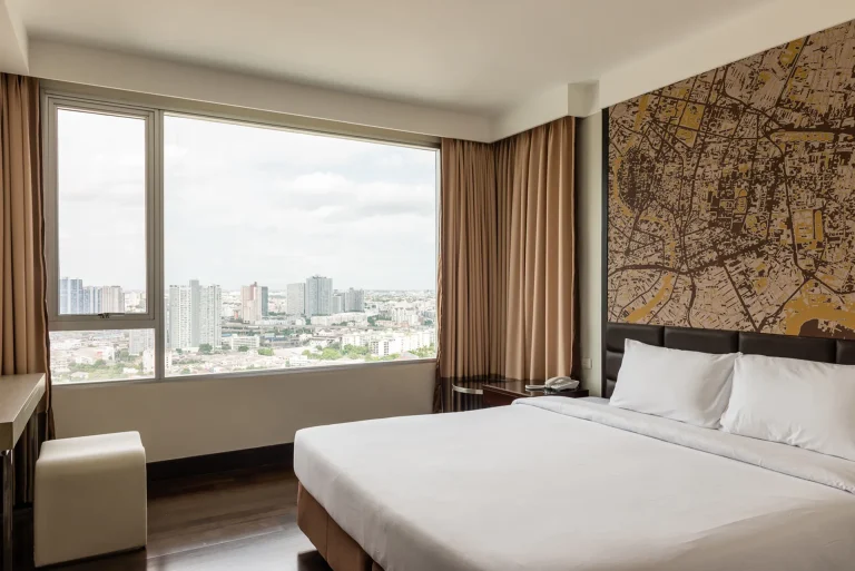 hotel-family-2-bedroom-suite-bangkok-5-star-near-bts