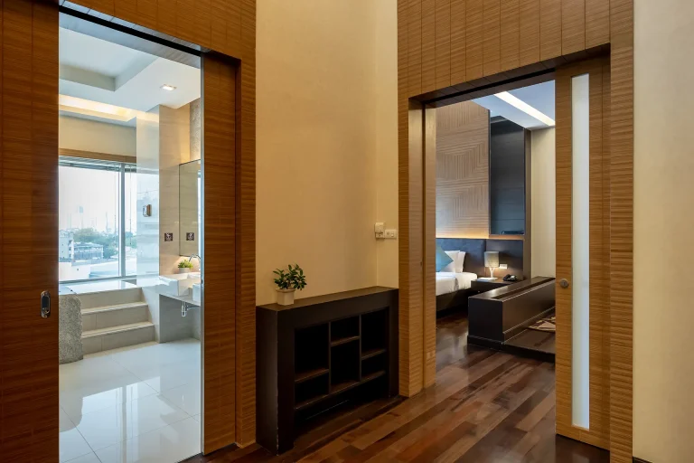 hotel-in-bangkok-with-modern-private-jacuzzi