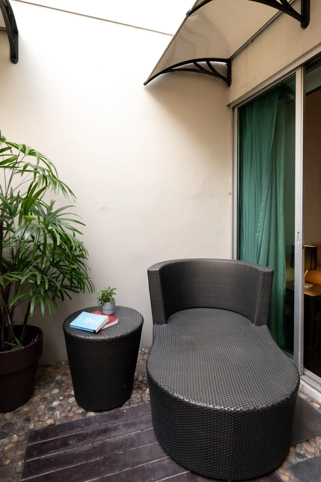 hotel pool suite in bangkok romantic