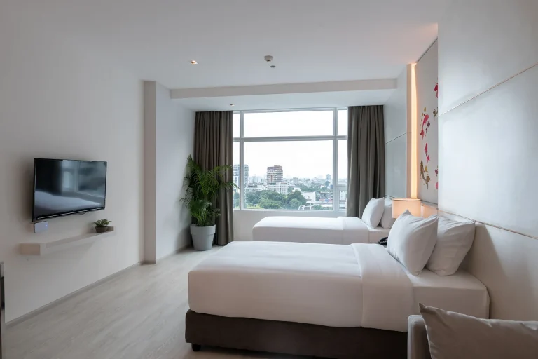 hotel-thonglor-skytrain-bangkok-city-view