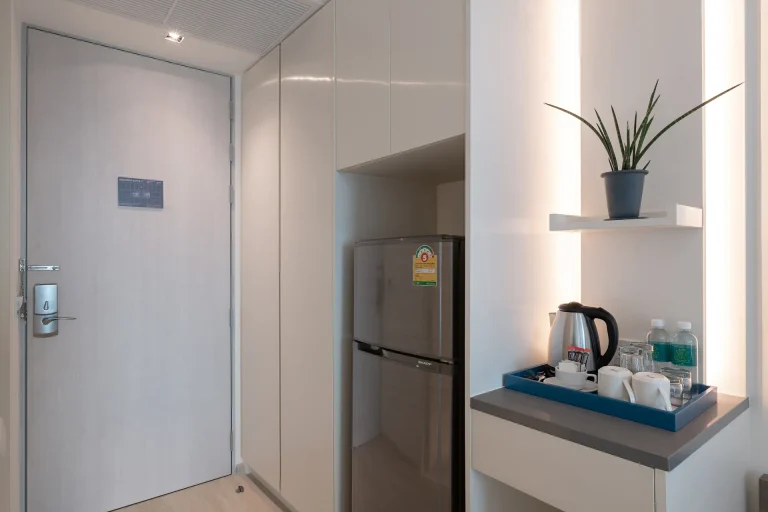 hotel-thonglor-skytrain-bangkok-modern-room