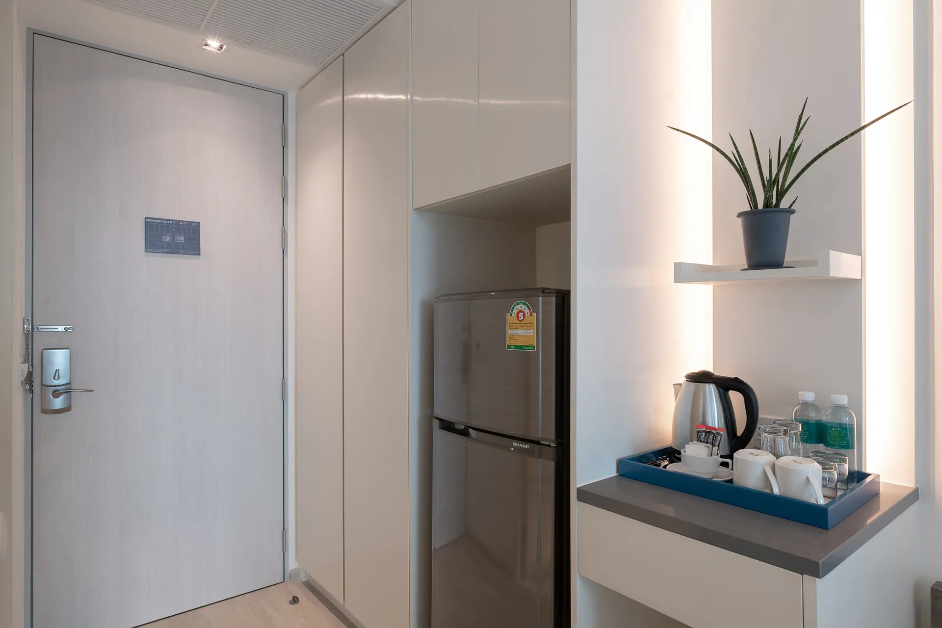 hotel-thonglor-skytrain-bangkok-modern-room