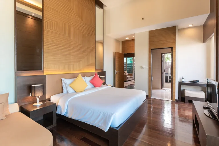 hotel-with-pool-suite-in-bangkok-romantic