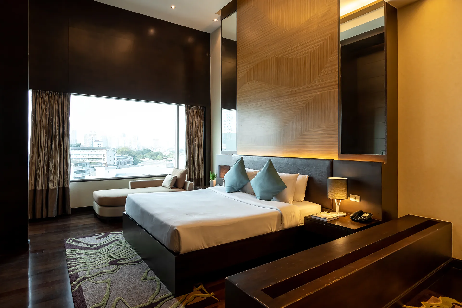 hotel with private Jacuzzi in Bangkok modern