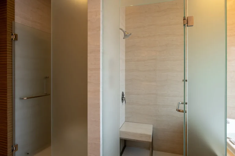 in-bangkok-modern-hotel-with-private-jacuzzi