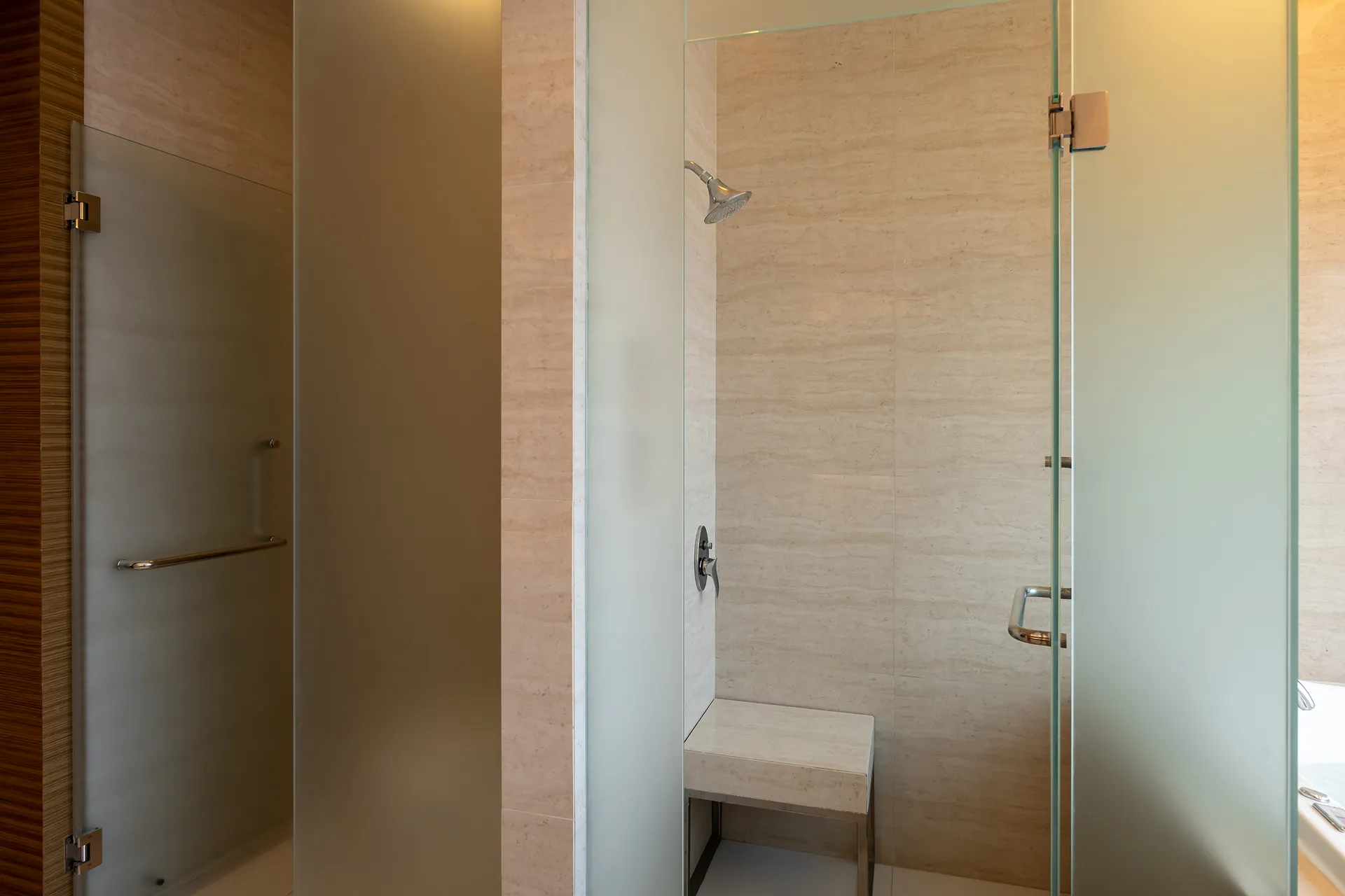 n Bangkok modern hotel with private Jacuzzi