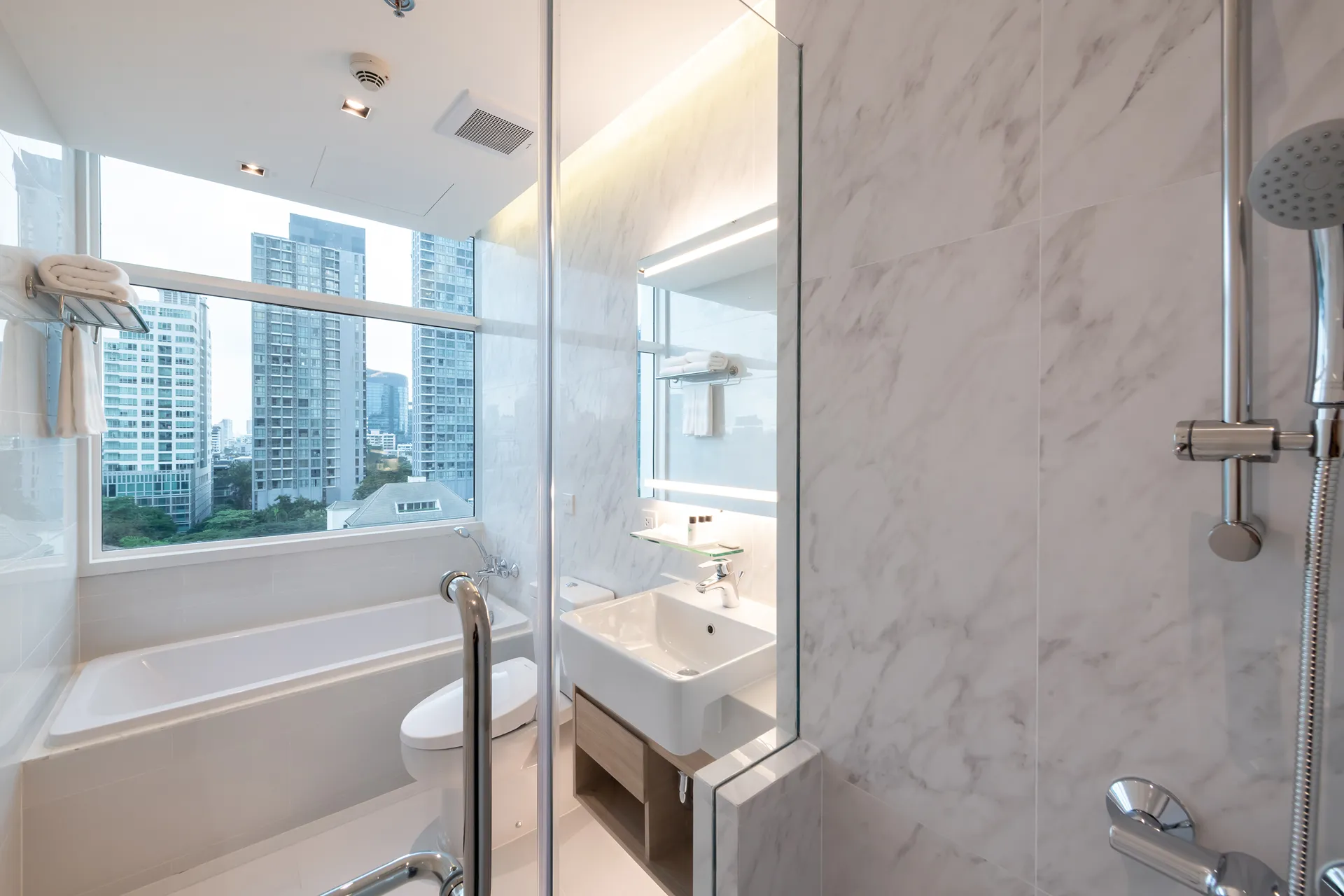 serviced apartment kitchen 2-bedroom bts thonglor 5-star-hotel