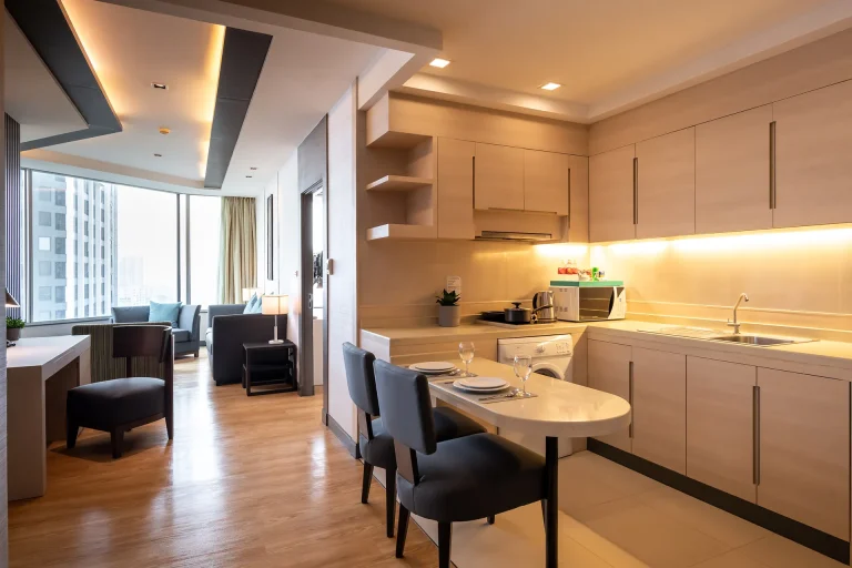 kitchen-with-2-bedroom-serviced-apartment-sukhumvit