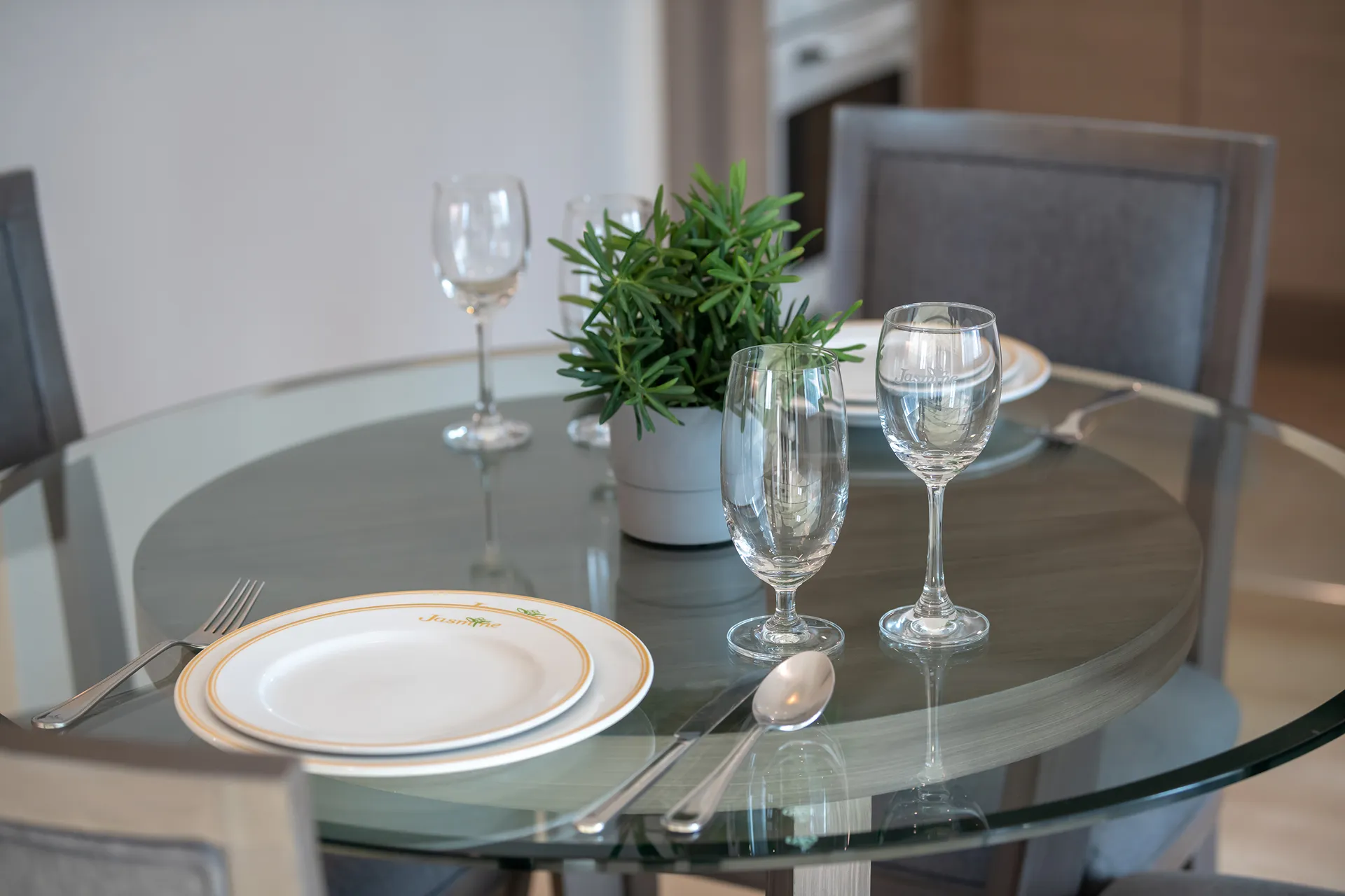 Comfortable living space in a long-stay hotel near BTS Sukhumvit.