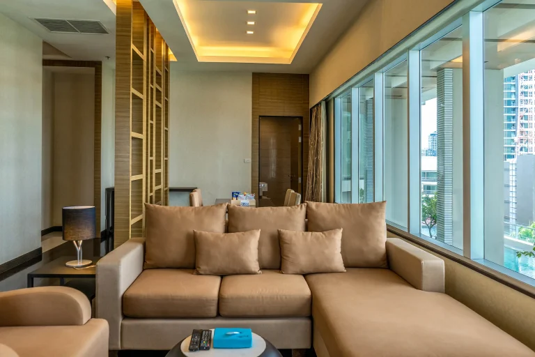 luxury-suite-bts-skytrain-next-to-bangkok-hotel-5-star