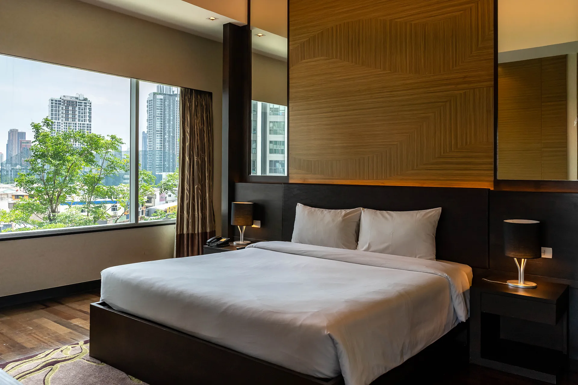 Luxury suite next to bts skytrain bangkok Hotel 5-star room interior.