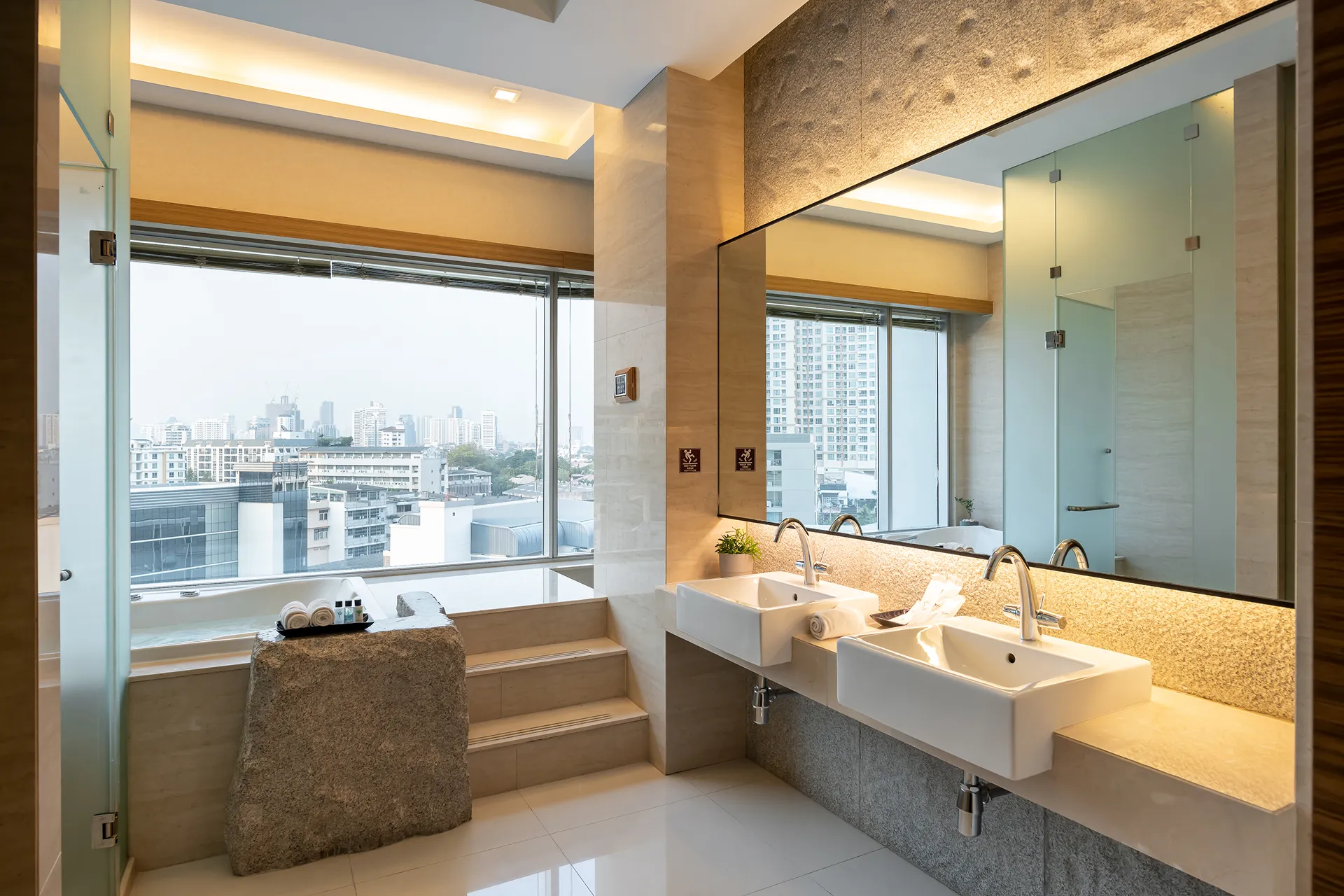 modern with private Jacuzzi hotel in Bangkok
