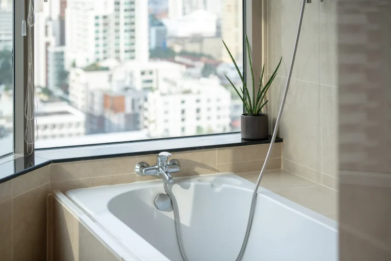 one-bedroom-serviced-apartment-bangkok-sukhumvit-living-area