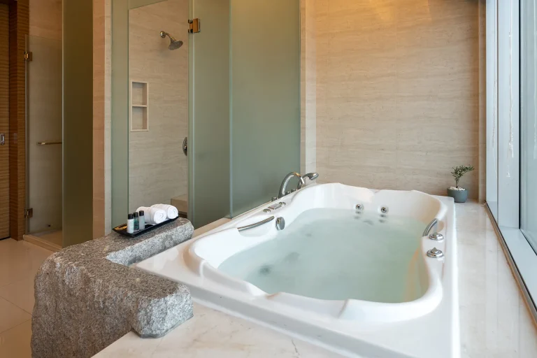 private-jacuzzi-hotel-with-modern-in-bangkok