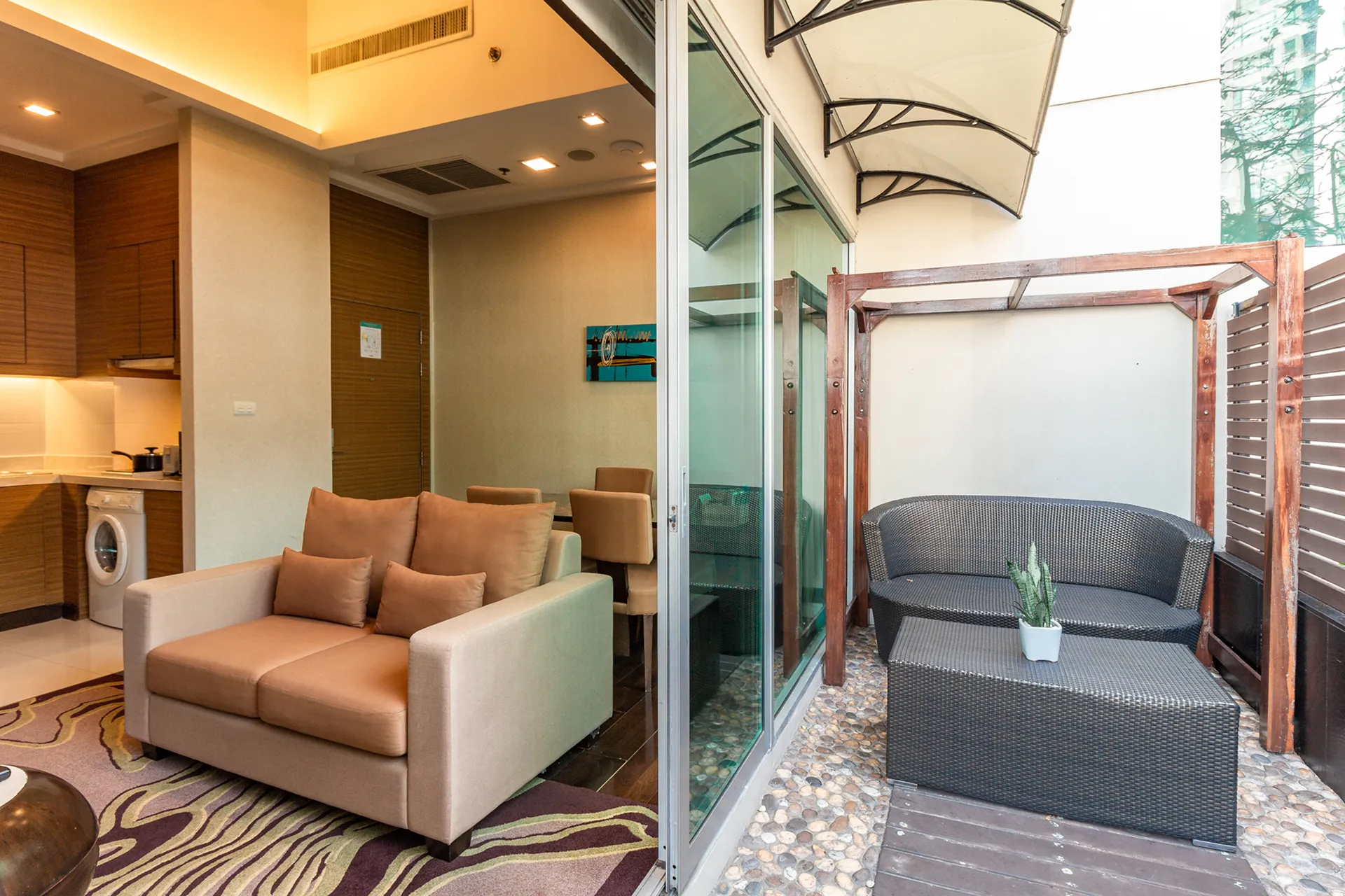 romantic pool suite in bangkok hotel