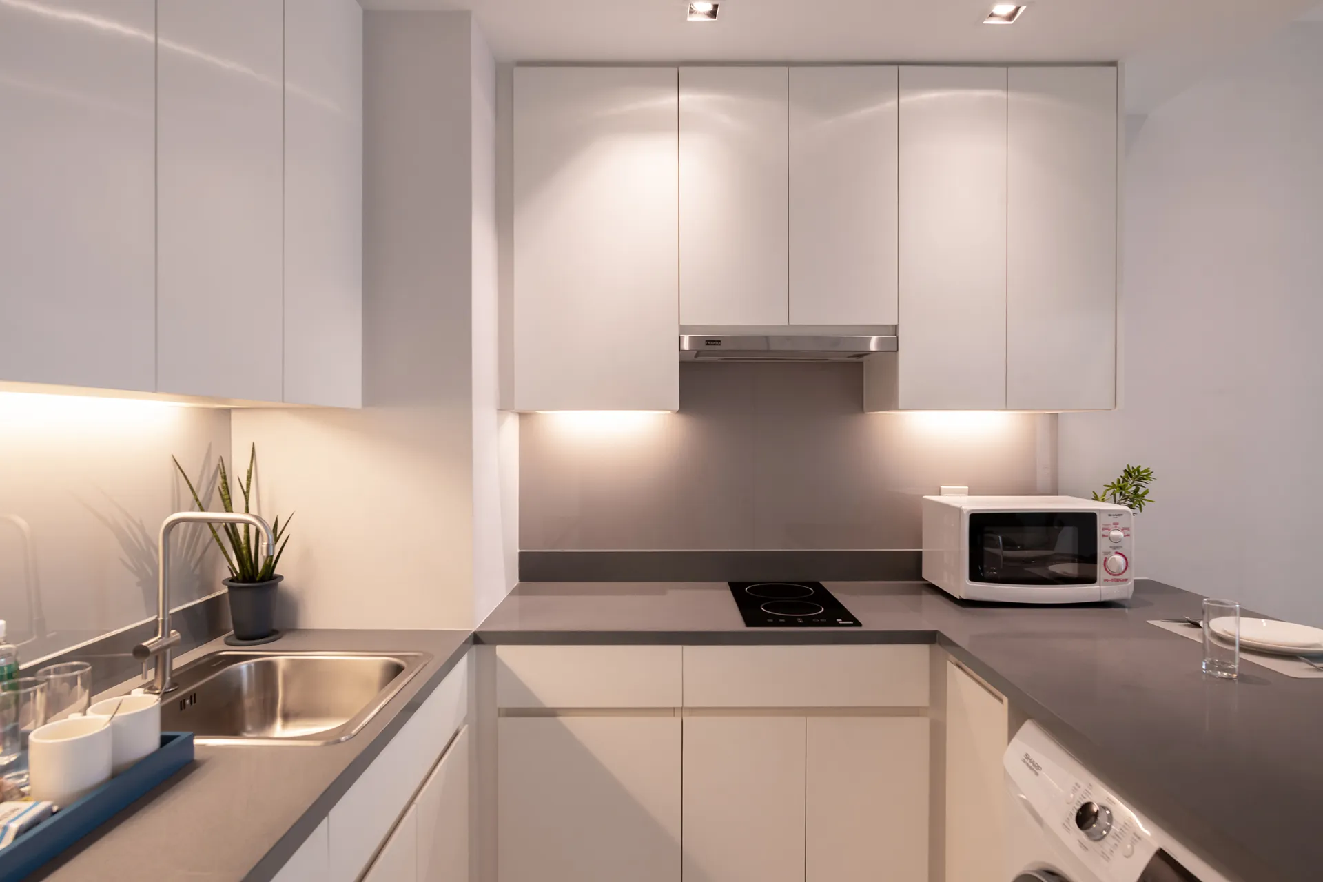 thonglor apartment serviced 2-bedroom kitchen bts 5-star-hotel