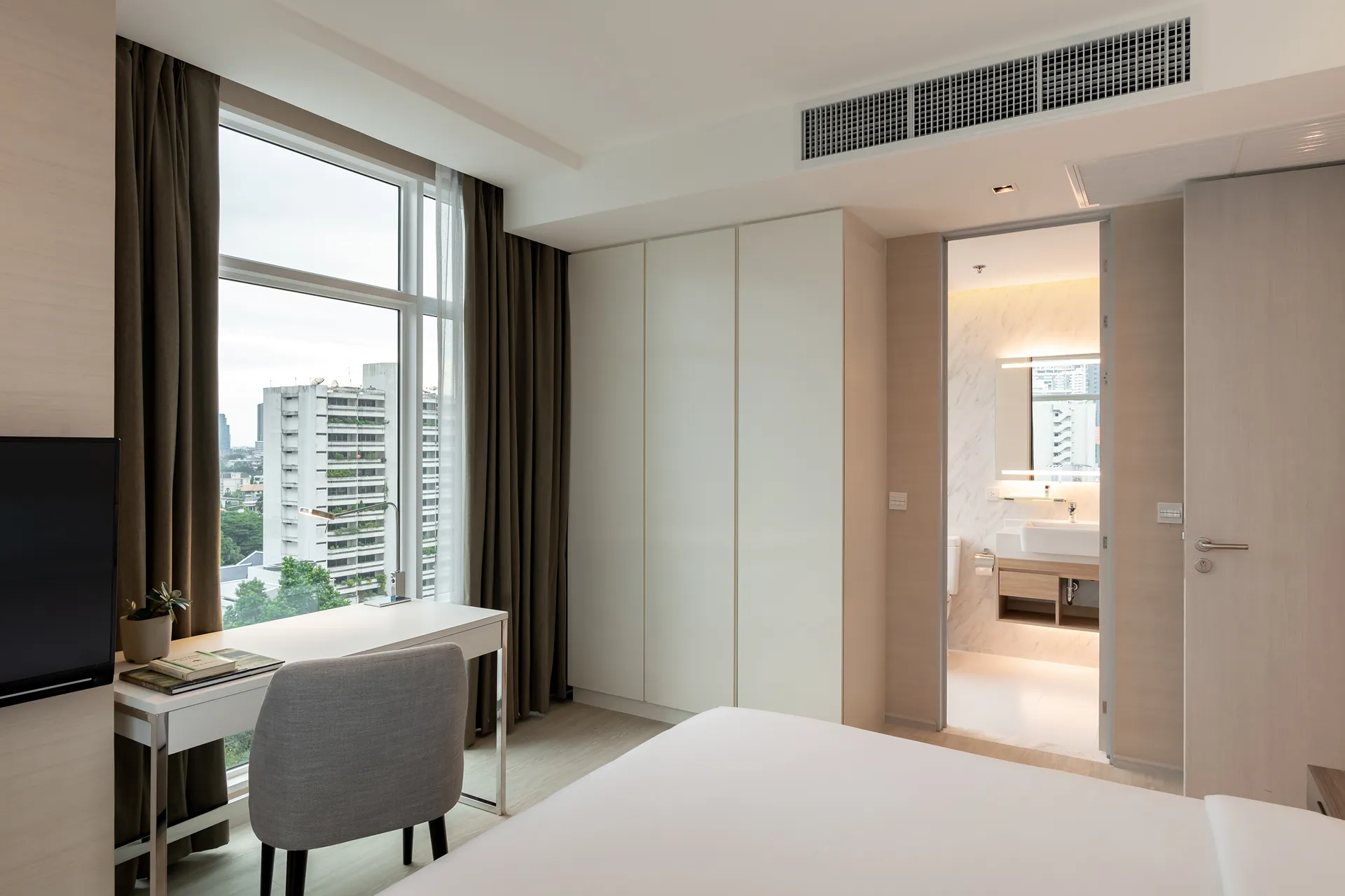 2-bedroom bts serviced apartment kitchen thonglor 5-star-hotel