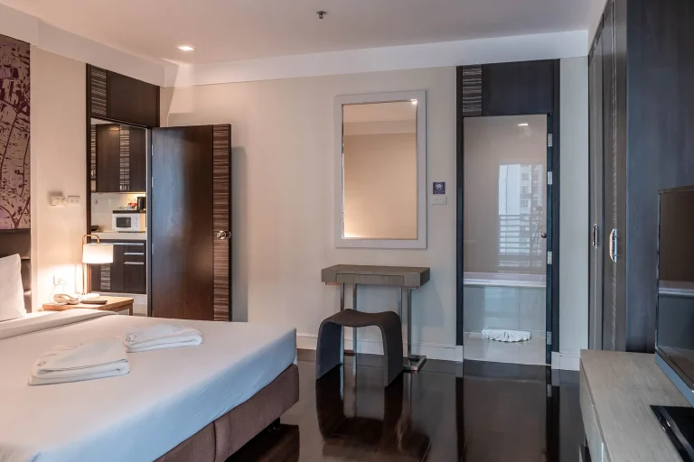 serviced-apartment-bangkok-hotel-1-bedroom-5-star